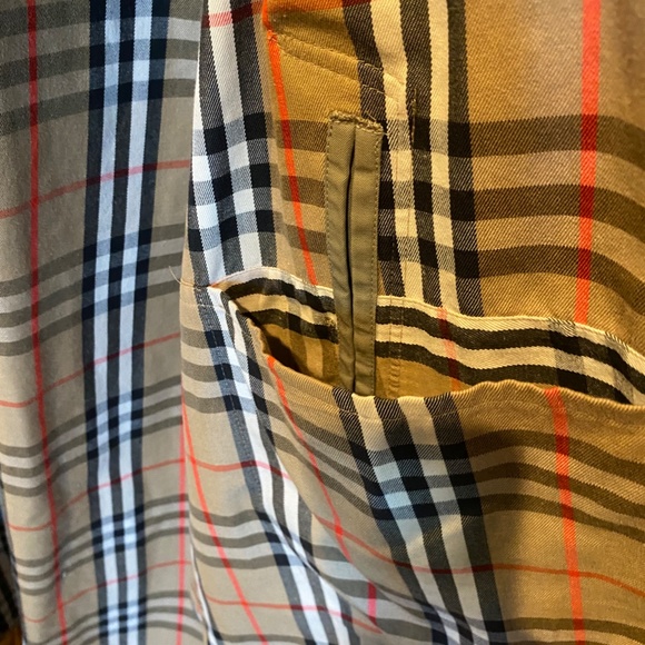 Classic Burberrys London Trench Coat - Picture 4 of 16